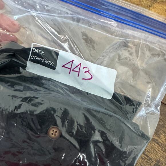 Tommy Bahama locals watering hole silk button shirt men’s size medium vacation - Picture 9 of 9